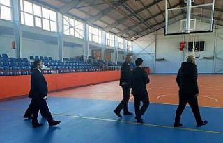 Akçakoca’da spor tesislerinin onarımı sürüyor