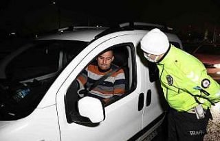 Aksaray-Konya karayolu kar yağışı ve tipi nedeniyle...