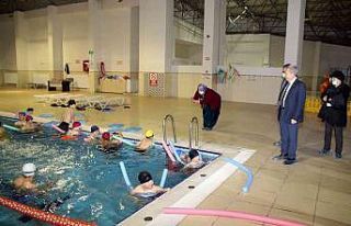 Akşehirli öğrencilerden yüzme kursuna yoğun ilgi