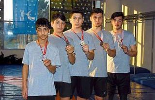 Aliağalı güreşçilerden 5 madalya birden