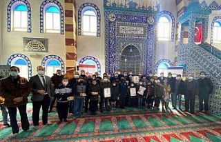 Altıntaş’ta dereceye giren öğrenciler ödüllendirildi