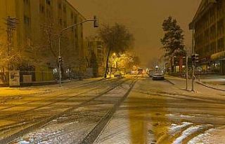 Ankara’da kar yağışı etkili oluyor