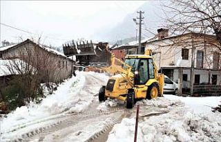 Antalya’da 30 santimetre dolu yağdı, temizlik...