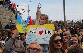 Antalya’da toplanan binlerce Ukraynalı Putin’i...