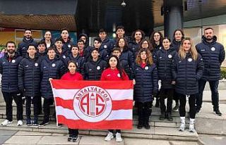 Antalyasporlu 14 yüzücü milli takım gelişim kampına...