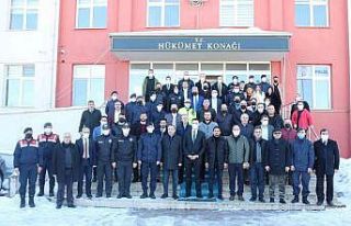 Asarcık Kaymakam Vekili’ne şairlerden şiirli...