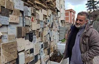 Aşıklar evin duvarlarını şiir kitabına çevirdi