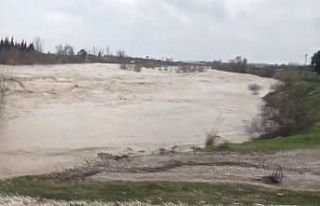 Aşırı yağış Köprüçayı Irmağı’nı taşırdı,...