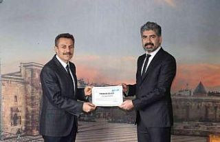 Aslan’dan öğretmenlere teşekkür belgesi