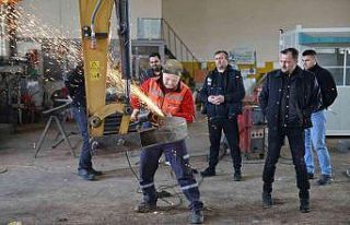 Atölyeler üretiyor, belediye tasarruf ediyor