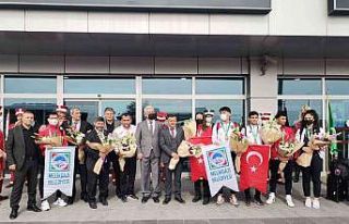 Avrupa şampiyonları memleketlerinde coşkuyla karşılandı
