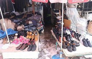 Ayakkabı hırsızları polisten kaçamadı