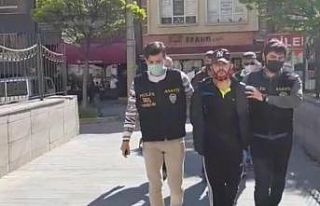 Aynı apartmanda karşılaştığı husumetlisini...