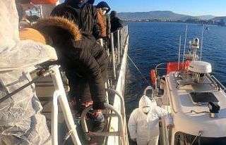 Ayvalık’ta 18 düzensiz göçmen kurtarıldı
