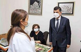 Bakbak ile Fadıloğlu, el emeği eserleri incelediler