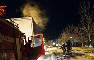 Balatalar ısındı, tır seyir halinde alev aldı