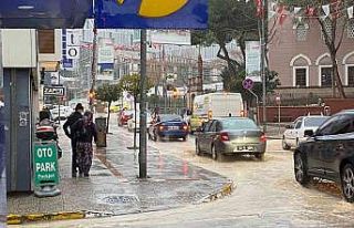 Balıkesir’de sağanak yağış hayatı zorladı