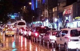 Bandırma’da akşam başlayan sağnak yağış etkili...