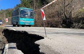 Bartın’da yağmur sonrası yollarda heyelanlar...