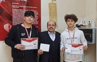 Başarılı güreşciler ödüllendirildi