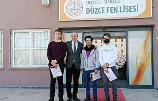 Başarılı öğrencilere ödülleri verildi