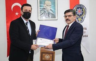 Başarılı polislere teşekkür belgesi