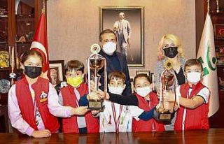 Başarılı satranççılardan Başkan Ataç’a ziyaret