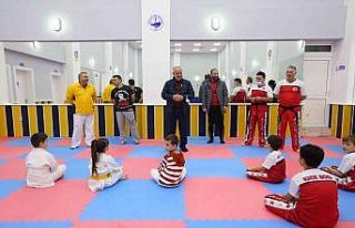 Başkan Aygün, spor merkezindeki antrenmanları izledi