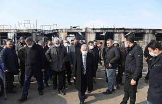 Başkan Büyükkılıç, yangından zarar gören garajı...