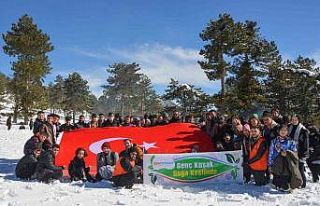 Başkan Çakın gençlere müjdeyi doğa yürüyüşünde...