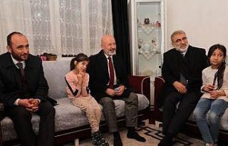 Başkan Çolakbayrakdar ve Taner Yıldız’dan ev...