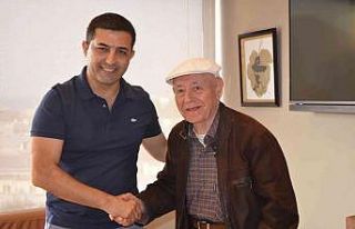 Başkan Günel hayatını kaybeden ünlü sanatçı...