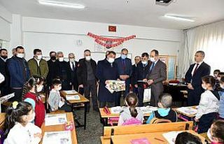 Başkan Gürkan’dan öğrencilere hediye