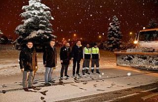 Başkan İmamoğlu, kar temizleme çalışmalarını...