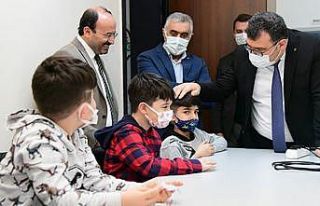 Başkan Mandal, ETÜ’nün İnovasyon merkezlerine...