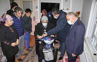 Başkan Öztürk’ten engelli vatandaş kandil sürprizi