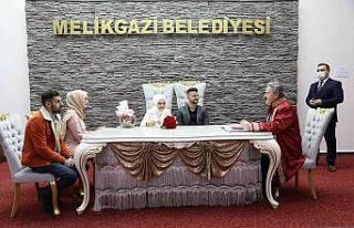 Başkan Palancıoğlu’ndan çiftlere çifte sürpriz
