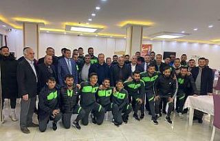 Başkan Ramazan, Kilis Belediyesporlu futbolcu ve...