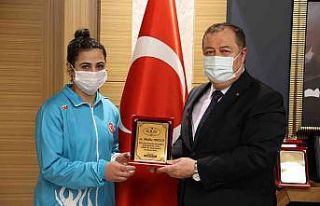 Başkan Ramazan’dan, Türkiye şampiyonu Amoca’ya...
