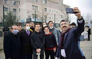 Başkan Yılmaz, haftanın ilk mesaisine öğrencilerle...