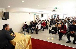 Başkan Yücel etüt merkezinde öğrencilerle buluştu