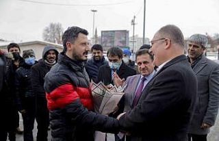 Başkan zam yaptı, işçiler böyle teşekkür etti