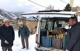 Bayburtlu fırıncı karlı yolları aşarak yıllardır...