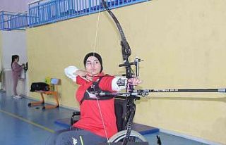 Bedensel engelli Günay, milli formayı giymek için...