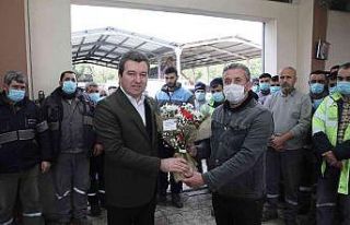 Bergama’da temizlik işçilerinden maaş zammı...