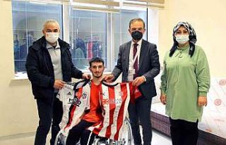 Beşiktaş hayranı hastaya Rıza Çalımbay’dan...