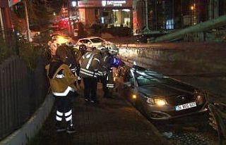 Beşiktaş’ta park halindeki araçların üzerine...