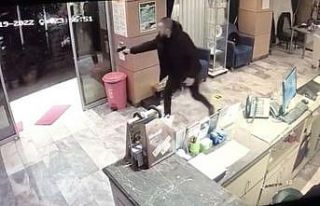 Beyoğlu’nda otelde silahlı çatışma kamerada
