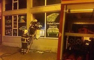 Bilecik’te itfaiye ekipleri bir işyerinde çıkan...