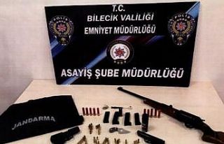 Bilecik’te şüphe üzerine durdurulan araçta cephanelik...